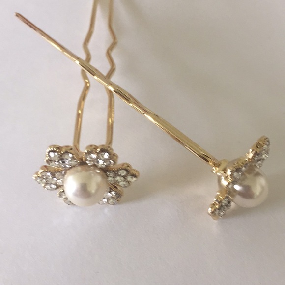 Pearl embellished hair pins with rhinestones